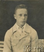 1945, Argentyna.
Alberto Ptak, syn polskiego emigranta Franciszka Ptaka - założyciela autobusowej firmy przewozowej La Estrella.
Fot. NN, zbiory rodziny Ptak, reprodukcje cyfrowe w Bibliotece Polskiej im. Ignacego Domeyki w Buenos Aires (Biblioteca Polaca Ignacio Domeyko) i w Ośrodku KARTA w Warszawie.