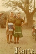 Czerwiec 1970, Coronel du Graty, prowincja Chaco, Argentyna.
Marcela Wojtuń (z prawej) i Hanna Malecki.
Fot. NN, Isidoro Wojtuń, reprodukcje cyfrowe w Bibliotece Polskiej im. Ignacego Domeyki w Buenos Aires (Biblioteca Polaca Ignacio Domeyko) i w Ośrodku KARTA w Warszawie.