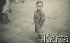 Lata 50., Corrientes, Argentyna.
Claudio Szymula - syn polskiego inżyniera i żołnierza oraz Włoszki.
Fot. NN, zbiory Silvii Szymuli, reprodukcje cyfrowe w  Bibliotece Polskiej im. Ignacego Domeyki w Buenos Aires (Biblioteca Polaca Ignacio Domeyko) i w Ośrodku KARTA w Warszawie