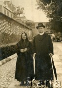 1937, Kraków, Polska.
Edward Hryniewiecki (1909-1959) – redemptorysta, przyjechał do Argentyny 19 grudnia 1939 roku, posługę misyjną pełnił głównie w prowincji Chaco. Zdjęcie wykonane na Wawelu, w głębi widać Pomnik Tadeusza Kościuszki.
Fot. NN, ze zbiorów Archivo Historico-Central 