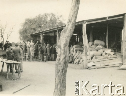 Lata 60., okolice Villa Angela, prowincja Chaco, Argentyna.
Spotkanie po zakończonych żniwach bawełny.
Fot. NN, ze zbiorów Archivo Historico-Central 