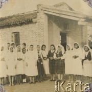 Brak daty, Argentyna.
Wierni przed kaplicą.
Fot. NN, ze zbiorów Archivo Historico-Central 