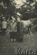Brak daty, Polska.
Ojciec Ludwik Stańdo z rodziną.
Fot. NN, ze zbiorów Archivo Historico-Central 