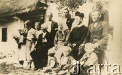 Brak daty, Polska.
Ojciec redemtorysta z rodziną.
Fot. NN, ze zbiorów Archivo Historico-Central 