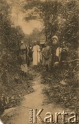 Lata 20., prawdopodobnie Kongo.
Ojciec Alfred Muller z ludnością tubylczą.
Fot. NN, ze zbiorów Archivo Historico-Central 