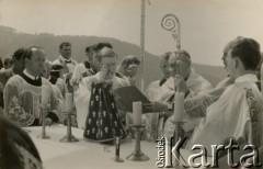 3 .07.1966, Bardo, Polska.
Uroczystość koronacji figury Matki Bożej Bardzkiej, w której wziął udział abp Bolesław Kominek (w środku). 
Fot. NN, ze zbiorów Archivo Historico-Central 