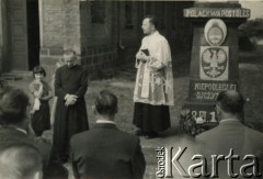Brak daty, Apostoles, prowincja Misiones, Argentyna.
Uroczystość przy pomniku upamiętniającym odzyskanie niepodległości przez Polskę, usytuowanym przy kościele św. Piotra, wzniesiony przez polskich osadników w 1919 roku.
Fot. NN, ze zbiorów Archivo Historico-Central 