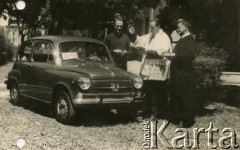 1968, Quilmes, prowincja Buenos Aires, Argentyna.
Poświęcenie samochodu, który prowadzili ojcowie redemtoryści. Na zdjęciu m.in. o. Marian Kieniarski i o. Emilian Szopiński.
Fot. NN, ze zbiorów Archivo Historico-Central 