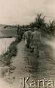 7.11.1949, Tonkin, Wietnam.
Wojna indochińska. Wśród żołnierzy W. F. Szreniawa-Węgliński.
Fot. NN, ze zbiorów Archivo Historico-Central 
