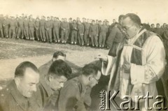 1942-1943, Khanaquin (Chanakin), Irak.
Miejsce stacjonowania 7 Brygady Strzelców. Bierzmowanie.
Fot. NN, zbiory Krzysztofa Barbarskiego, reprodukcje cyfrowe w Ośrodku KARTA w Warszawie i w Instytucie Polskim i Muzeum im. gen. Sikorskiego w Londynie.