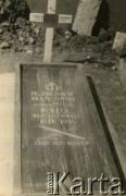 Po 1945, Faenza, Włochy.
Grób podporucznika Zbigniewa Kramczyńskiego z 7 Pułku Artylerii Przeciwpancernej, poległego 19 kwietnia 1945 roku.
Fot. NN, zbiory Krzysztofa Barbarskiego, reprodukcje cyfrowe w Ośrodku KARTA w Warszawie i w Instytucie Polskim i Muzeum im. gen. Sikorskiego w Londynie.
