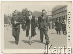 Lato 1939, Krynica, Polska.
Z lewej Zbigniew Kramczyński.
Fot. NN, zbiory Krzysztofa Barbarskiego, reprodukcje cyfrowe w Ośrodku KARTA w Warszawie i w Instytucie Polskim i Muzeum im. gen. Sikorskiego w Londynie.
