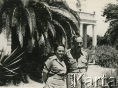 1945-1946, Włochy.
Podpułkownik Józef Kramczyński z żoną Ludwiką z domu Gruber, ochotniczką Pomocniczej Służby Kobiet.
Fot. NN, zbiory Krzysztofa Barbarskiego, reprodukcje cyfrowe w Ośrodku KARTA w Warszawie i w Instytucie Polskim i Muzeum im. gen. Sikorskiego w Londynie.