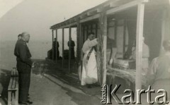 1943, Irak.
Niedziela Palmowa w 7 Brygadzie Strzelców.
Fot. NN, zbiory Krzysztofa Barbarskiego, reprodukcje cyfrowe w Ośrodku KARTA w Warszawie i w Instytucie Polskim i Muzeum im. gen. Sikorskiego w Londynie.