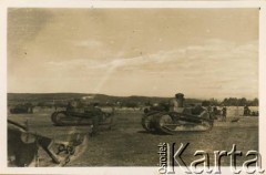 Wiosna 1940, St. Cecile les Vignes, Francja.
Plac ćwiczeń czołgów Renault FT-17.
Fot. NN, zbiory Krzysztofa Barbarskiego, reprodukcje cyfrowe w Ośrodku KARTA w Warszawie i w Instytucie Polskim i Muzeum im. gen. Sikorskiego w Londynie.