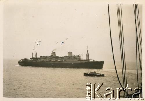 Czerwiec 1940, brak miejsca.
Ewakuacja Wojska Polskiego z Francji do Wielkiej Brytanii. Statek MS Batory, zdjęcie wykonane z pokładu statku MS Sobieski.
Fot. NN, zbiory Krzysztofa Barbarskiego, reprodukcje cyfrowe w Ośrodku KARTA w Warszawie i w Instytucie Polskim i Muzeum im. gen. Sikorskiego w Londynie.