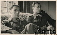 1941, Blairgowrie, Szkocja, Wielka Brytania.
Z lewej aspirant Janusz Wincenty Barbarski z 1. Batalionu Czołgów, z prawej Zygmunt M.
Fot. NN, zbiory Krzysztofa Barbarskiego, reprodukcje cyfrowe w Ośrodku KARTA w Warszawie i w Instytucie Polskim i Muzeum im. gen. Sikorskiego w Londynie.