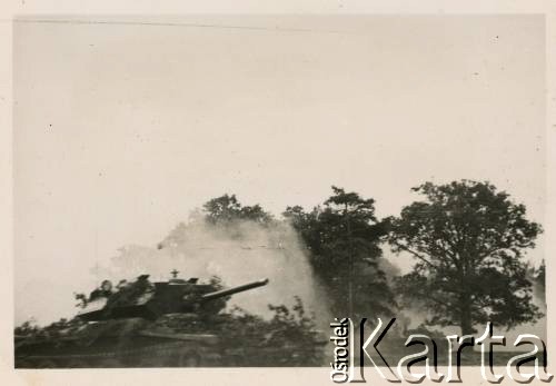 1942, Bury St Edmunds, Anglia, Wielka Brytania.
Ćwiczenia 1 Dywizji Pancernej.
Fot. NN, zbiory Krzysztofa Barbarskiego, reprodukcje cyfrowe w Ośrodku KARTA w Warszawie i w Instytucie Polskim i Muzeum im. gen. Sikorskiego w Londynie.