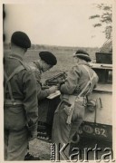 1942-1943, Longformacus, Szkocja, Wielka Brytania.
Ćwiczenia polskich oddziałów pancernych.
Fot. NN, zbiory Krzysztofa Barbarskiego, reprodukcje cyfrowe w Ośrodku KARTA w Warszawie i w Instytucie Polskim i Muzeum im. gen. Sikorskiego w Londynie.