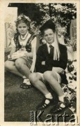Lata 50., Londyn, Anglia, Wielka Brytania.
Rodzeństwo Anna i Michał Olizar w polskich strojach ludowych.
Fot. NN, zbiory Michała Olizara, reprodukcje cyfrowe w Ośrodku KARTA w Warszawie i w Instytucie Polskim i Muzeum im. gen. Sikorskiego w Londynie.