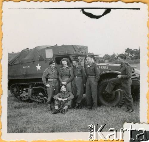 1945, Meppen, polska strefa okupacyjna w Niemczech.
Obóz harcerski instruktorski przy 1 Dywizji Pancernej.
Fot. NN, zbiory Michała Olizara, reprodukcje cyfrowe w Ośrodku KARTA w Warszawie i w Instytucie Polskim i Muzeum im. gen. Sikorskiego w Londynie.