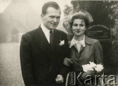 Grudzień 1952, Fairford, Gloucestershire, Anglia, Wielka Brytania.
Fotografia ślubna Kazimierza i Jolanty Kot, z domu Szczypa. 
Fot. NN, zbiory Leszka Kota, reprodukcje cyfrowe w Ośrodku KARTA w Warszawie i w Instytucie Polskim i Muzeum im. gen. Sikorskiego w Londynie. 
