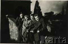 Po 1945, Szkocja, Wielka Brytania.
1. z prawej Kazimierz Kot, brat Leszka Kota, wraz z przyjaciółmi. 
Fot. NN, zbiory Leszka Kota, reprodukcje cyfrowe w Ośrodku KARTA w Warszawie i w Instytucie Polskim i Muzeum im. gen. Sikorskiego w Londynie.