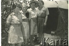 Maj 1946, Barbara, Palestyna.
Ochotniczki z Pomocniczej Służby Kobiet. 1 z prawej Stefania Kot, z domu Golis, matka Leszka Kota.
Fot. NN, zbiory Leszka Kota, reprodukcje cyfrowe w Ośrodku KARTA w Warszawie i w Instytucie Polskim i Muzeum im. gen. Sikorskiego w Londynie.