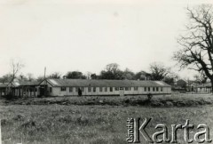 1950, Penley, Walia, Wielka Brytania. 
Budynek szpitala, którego pacjentką była teściowa Leszka Kota. 
Fot. NN, zbiory Leszka Kota, reprodukcje cyfrowe w Ośrodku KARTA w Warszawie i w Instytucie Polskim i Muzeum im. gen. Sikorskiego w Londynie.