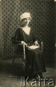 1916, woj. poznańskie.
Kazimiera Stachowska, babka Andrzeja Boruckiego.
Fot. NN, zbiory Andrzeja Boruckiego, reprodukcje cyfrowe w Ośrodku KARTA w Warszawie i w Instytucie Polskim i Muzeum im. gen. Sikorskiego w Londynie.