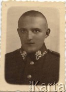 Ok. 1937, Poznań, Polska. 
Wiktor Borucki, ojciec Andrzeja Boruckiego, w mundurze 57 Pułku Piechoty Wielkopolskiej. 
Fot. NN, zbiory Andrzeja Boruckiego, reprodukcje cyfrowe w Ośrodku KARTA w Warszawie i w Instytucie Polskim i Muzeum im. gen. Sikorskiego w Londynie.