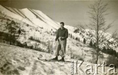 Luty 1946, Monte San Primo, prowincja Como, region Lombardia, Włochy.
Żołnierz 3 Dywizji Strzelców Karpackich Ryszard Kaczorowski na nartach.
Fot. NN, zbiory Karoliny i Ryszarda Kaczorowskich, reprodukcje cyfrowe w Ośrodku KARTA w Warszawie i w Instytucie Polskim i Muzeum im. gen. Sikorskiego w Londynie
