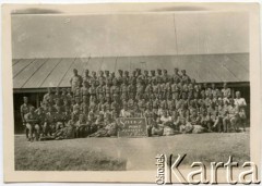 13.07.1942, Beit Jirja, Palestyna. 
Grupa żołnierzy 3 Dywizji Strzelców Karpackich na kursie w Podoficerskiej Szkole Łączności.
Fot. NN, zbiory Karoliny i Ryszarda Kaczorowskich, reprodukcje cyfrowe w Ośrodku KARTA w Warszawie i w Instytucie Polskim i Muzeum im. gen. Sikorskiego w Londynie
