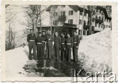 13-21.02.1946, Monte San Primo, Włochy.
Krąg Starszoharcerski 3 Dywizji Strzelców Karpackich podczas kursu kierowniczego dla Kręgów Harcerstwa Starszego. 3. z lewej przewodniczący Kręgu Starszoharcerskiego 3 DSK Ryszard Kaczorowski.
Fot. NN, zbiory Karoliny i Ryszarda Kaczorowskich, reprodukcje cyfrowe w Ośrodku KARTA w Warszawie i w Instytucie Polskim i Muzeum im. gen. Sikorskiego w Londynie