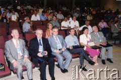 Lata 90., Londyn, Anglia, Wielka Brytania.
Konferencja w Polskim Ośrodku Społeczno-Kulturalnym. 1. i 2. z prawej siedzą Ryszard i Karolina Kaczorowscy. 2. z lewej rektor Akademii Polonijnej w Częstochowie ksiądz Andrzej Kryński. 
Fot. NN, zbiory Karoliny i Ryszarda Kaczorowskich, reprodukcje cyfrowe w Ośrodku KARTA w Warszawie i w Instytucie Polskim i Muzeum im. gen. Sikorskiego w Londynie