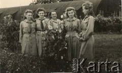 Ok.1952, Anglia, Wielka Brytania.
Harcerki w polskim obozie. 2. z lewej Aniela Zychowicz ( z domu Wawrzyńczyk), na kursie wodzowskim z koleżankami.
Fot. NN, zbiory Anieli Zychowicz, reprodukcje cyfrowe w Ośrodku KARTA w Warszawie i w Instytucie Polskim i Muzeum im. gen. Sikorskiego w Londynie.