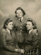 Lata 40., Wielka Brytania.
Ochotniczki Pomocniczej Lotniczej Służby Kobiet.
Fot. NN, zbiory Anieli Zychowicz, reprodukcje cyfrowe w Ośrodku KARTA w Warszawie i w Instytucie Polskim i Muzeum im. gen. Sikorskiego w Londynie.