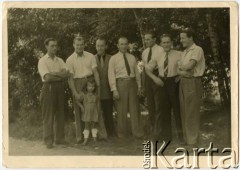 Lata 40., Niemcy.
2. z prawej Stefan Konop, ojciec Ryszarda Konopa. 
Fot. NN, zbiory Ryszarda Konopa, reprodukcje cyfrowe w Ośrodku KARTA w Warszawie i w Instytucie Polskim i Muzeum im. gen. Sikorskiego w Londynie.