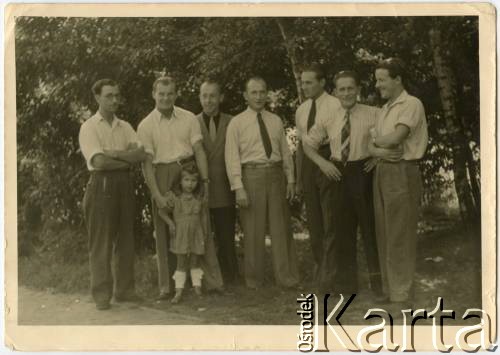 Lata 40., Niemcy.
2. z prawej Stefan Konop, ojciec Ryszarda Konopa. 
Fot. NN, zbiory Ryszarda Konopa, reprodukcje cyfrowe w Ośrodku KARTA w Warszawie i w Instytucie Polskim i Muzeum im. gen. Sikorskiego w Londynie.