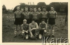 Lata 60., Londyn, Anglia, Wielka Brytania. 
Studencka drużyna piłkarska. Na dole od prawej Ryszard Wach i Ryszard Konop. Na górze od prawej: Edward Balbuza, Reda, Szczygłowski, Ziółkowski, Edward Dobrowolski, Cichoń. 
Fot. NN, zbiory Ryszarda Konopa, reprodukcje cyfrowe w Ośrodku KARTA w Warszawie i w Instytucie Polskim i Muzeum im. gen. Sikorskiego w Londynie.