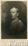 1919, Kielce, Polska.
Wincenty Strumiński, dziadek Joanny Bernasińskiej i Bożeny Laskiewicz, żołnierz Legionów Polskich w czasie I wojny światowej.
Fot. K Gringrass, zbiory Joanny i Jacka Bernasińskich oraz Bożeny Laskiewicz, reprodukcje cyfrowe w Ośrodku KARTA w Warszawie i w Instytucie Polskim i Muzeum im. gen. Sikorskiego w Londynie.