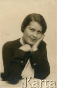 1934, Kraków, Polska.
Portret Władysławy Strumińskiej, matki Joanny Bernasińskiej i Bożeny Laskiewicz.
Fot. Józef Antoni Kuczyński, zbiory Joanny i Jacka Bernasińskich oraz Bożeny Laskiewicz, reprodukcje cyfrowe w Ośrodku KARTA w Warszawie i w Instytucie Polskim i Muzeum im. gen. Sikorskiego w Londynie.  

