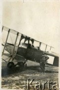 Przed 1938, Kraków, Polska.
Karol Bernasiński, ojciec Jacka Bernasińskiego, odbywający służbę w 2 Pułku Lotniczym.
Fot. NN, zbiory Joanny i Jacka Bernasińskich, reprodukcje cyfrowe w Ośrodku KARTA w Warszawie i w Instytucie Polskim i Muzeum im. gen. Sikorskiego w Londynie.