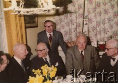 9.03.1975, Londyn, Anglia, Wielka Brytania.
Chrzciny Pawła, syna Andrzeja i Izabeli Czerniajew. Od lewej: były generał dywizji Stanisław Kopański, Kornel Krzeczunowicz, Witold Szablewski, były generał brygady Klemens Rudnicki, Leon Krzeczunowicz.
Fot. NN, zbiory Izabeli i Andrzeja Czerniajewa, reprodukcje cyfrowe w Ośrodku KARTA w Warszawie i w Instytucie Polskim i Muzeum im. gen. Sikorskiego w Londynie.