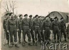 1955, Lilford Park, Northamptonshire, Anglia, Wielka Brytania.
Kompania szkolna Lilford Polish Technical School. Od lewej w drugim rzędzie: Andrzej Czerniajew, Marian Walak, 4. Matkowski. W pierwszym rzędzie 2. z lewej Nicpoń.  
Fot. NN, zbiory Izabeli i Andrzeja Czerniajewa, reprodukcje cyfrowe w Ośrodku KARTA w Warszawie i w Instytucie Polskim i Muzeum im. gen. Sikorskiego w Londynie.