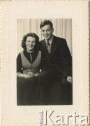 4.01.1952, Londyn, Anglia, Wielka Brytania.
Rodzeństwo Andrzej Czerniajew i Barbara Szablewska.
Fot. A.A. Busch, zbiory Izabeli i Andrzeja Czerniajewa, reprodukcje cyfrowe w Ośrodku KARTA w Warszawie i w Instytucie Polskim i Muzeum im. gen. Sikorskiego w Londynie.