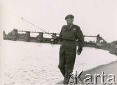 Ok.1945, Holandia.
Generał brygady Klemens Rudnicki, dowódca 1 Dywizji Pancernej.
Fot. NN, zbiory Izabeli i Andrzeja Czerniajewa, reprodukcje cyfrowe w Ośrodku KARTA w Warszawie i w Instytucie Polskim i Muzeum im. gen. Sikorskiego w Londynie.