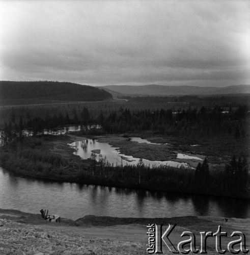 1977, Rosyjska Federacyjna Socjalistyczna Republika Radziecka, ZSRR.
Budowa Bajkalsko-Amurskiej Magistrali Kolejowej (BAM). Rzeka w tajdze.
Fot. Mikołaj Nesterowicz, zbiory Ośrodka KARTA