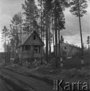 1977, Tynda, obwód amurski, Rosyjska Federacyjna Socjalistyczna Republika Radziecka, ZSRR.
Budowa Bajkalsko-Amurskiej Magistrali Kolejowej (BAM). Wznoszenie osiedla nowych drewnianych domów w związku z budową magistrali i dynamicznym rozwojem miasta.
Fot. Mikołaj Nesterowicz, zbiory Ośrodka KARTA