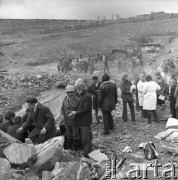 1977, Rosyjska Federacyjna Socjalistyczna Republika Radziecka, ZSRR.
Budowa Kolei Amursko-Jakuckiej na odcinku między Tyndą a Berkakit, zwanym Małym BAM (Małą Bajkalsko-Amurską Magistralą Kolejową). Dziennikarze odwiedzają teren budowy tunelu 